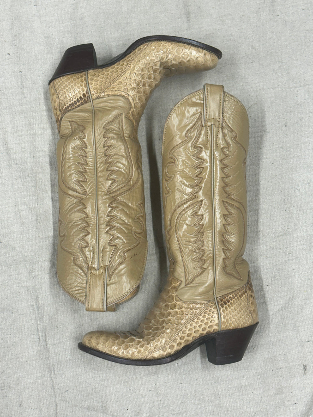 Vintage Crème Cowboy Boots