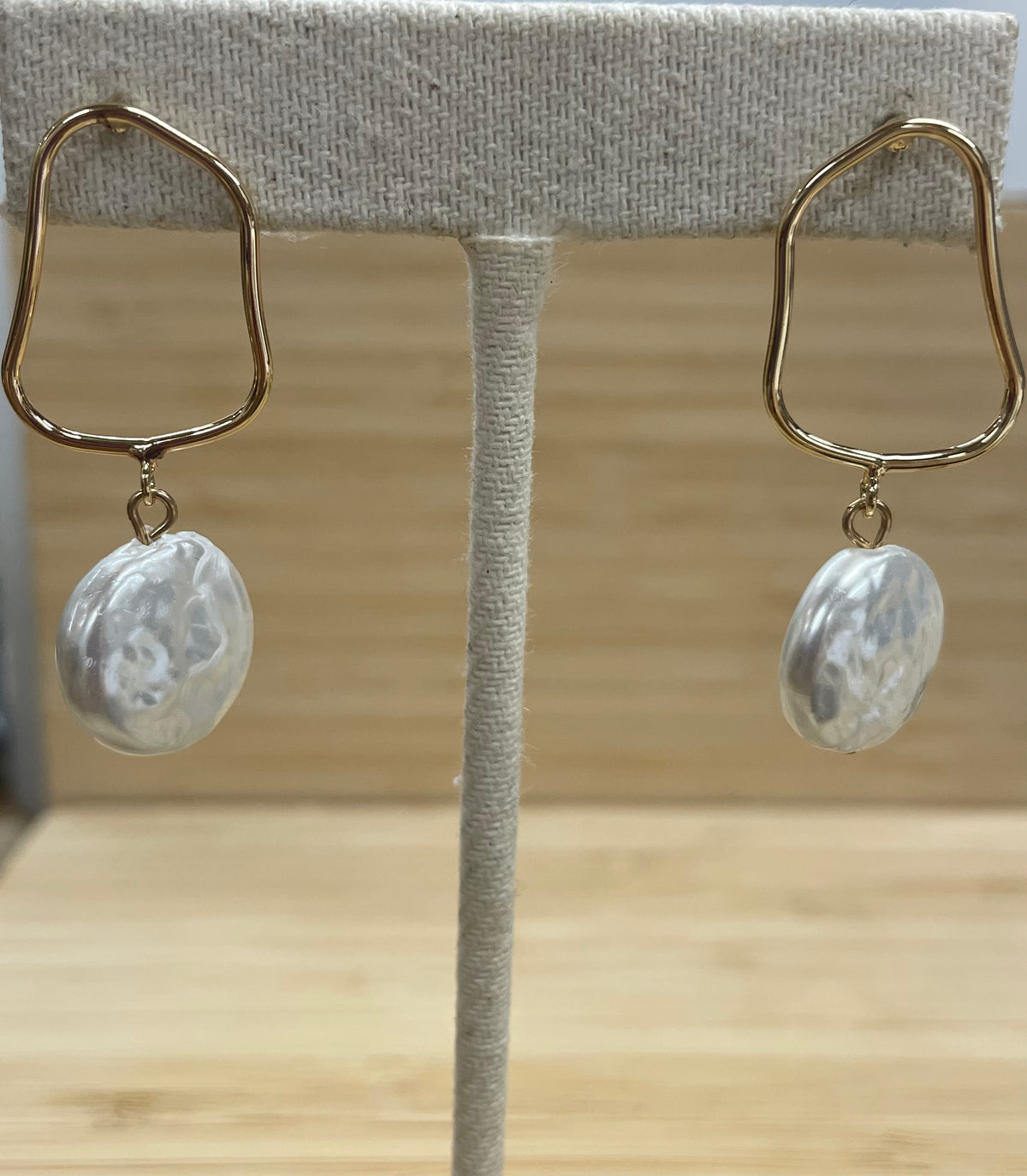 Wavy Oval & Pearl Necklace