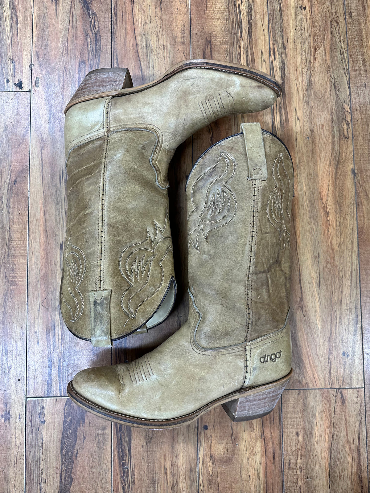 Tan Dingo Cowboy Boots