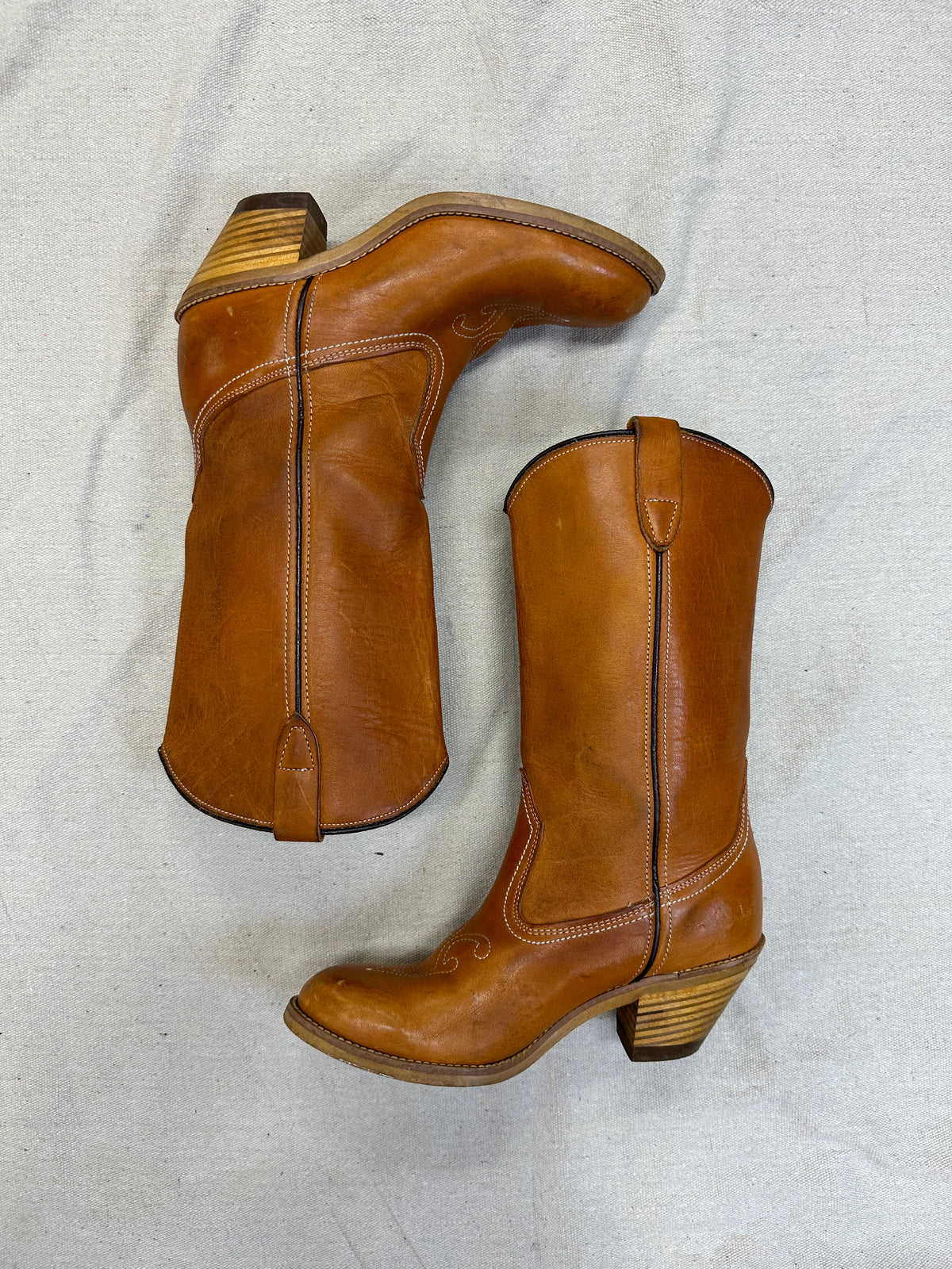 Tan Cowboy Boots With Toe Detail