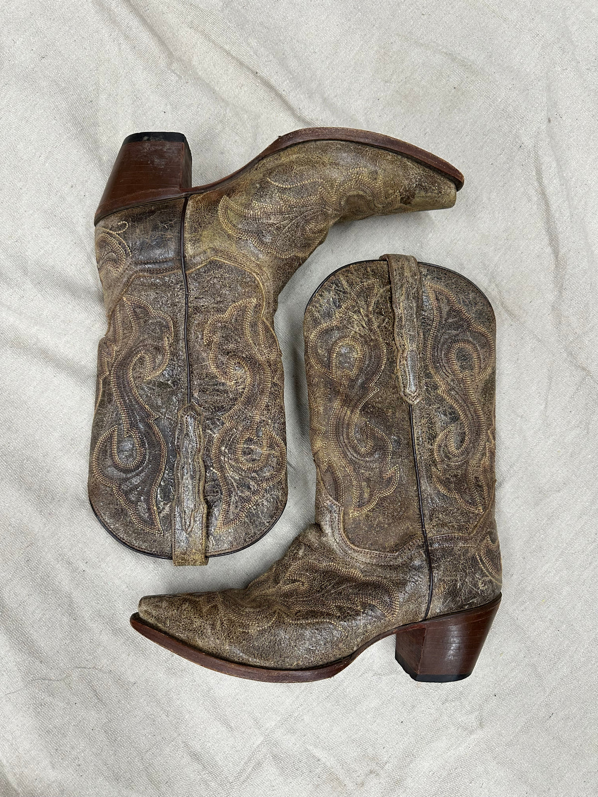 Vintage brown detailed cowboy boots