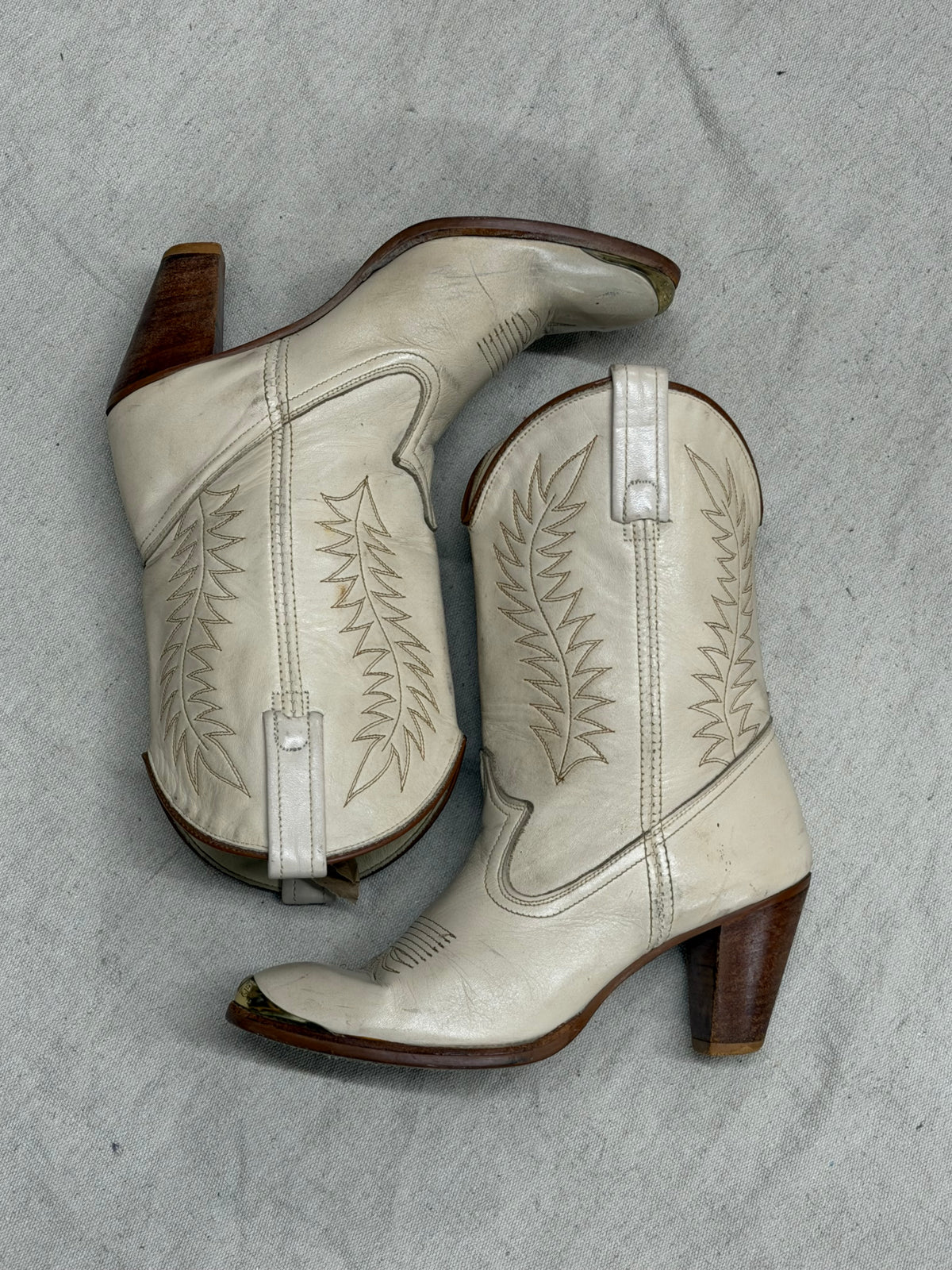 Vintage Crème with Gold Detailing Cowboy Boots