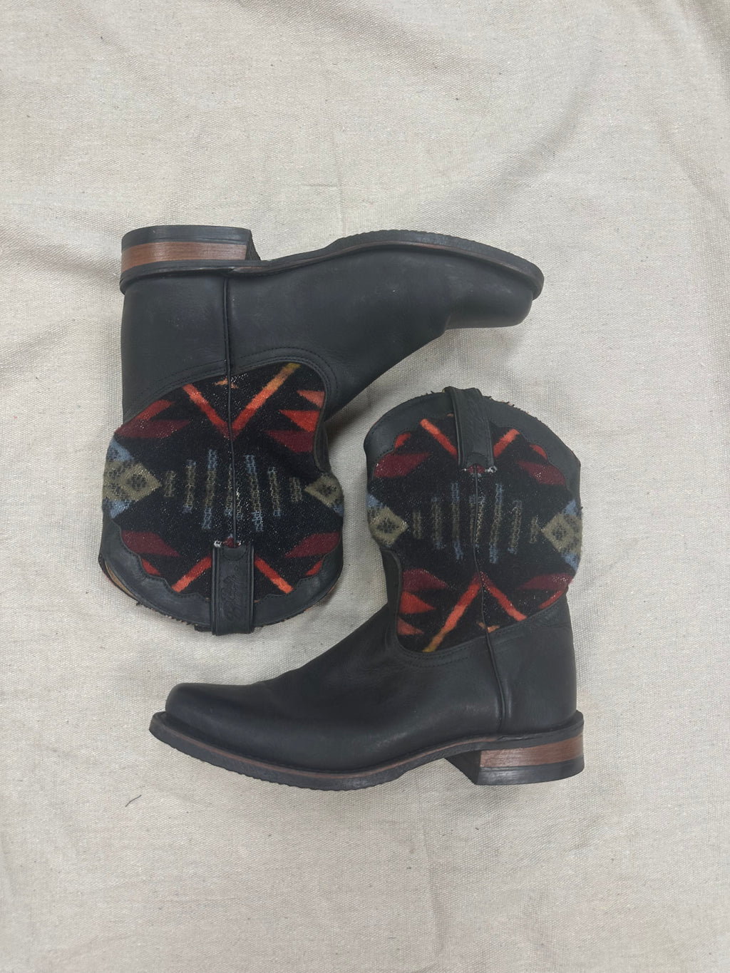 Black Aztec fleece boots – inland