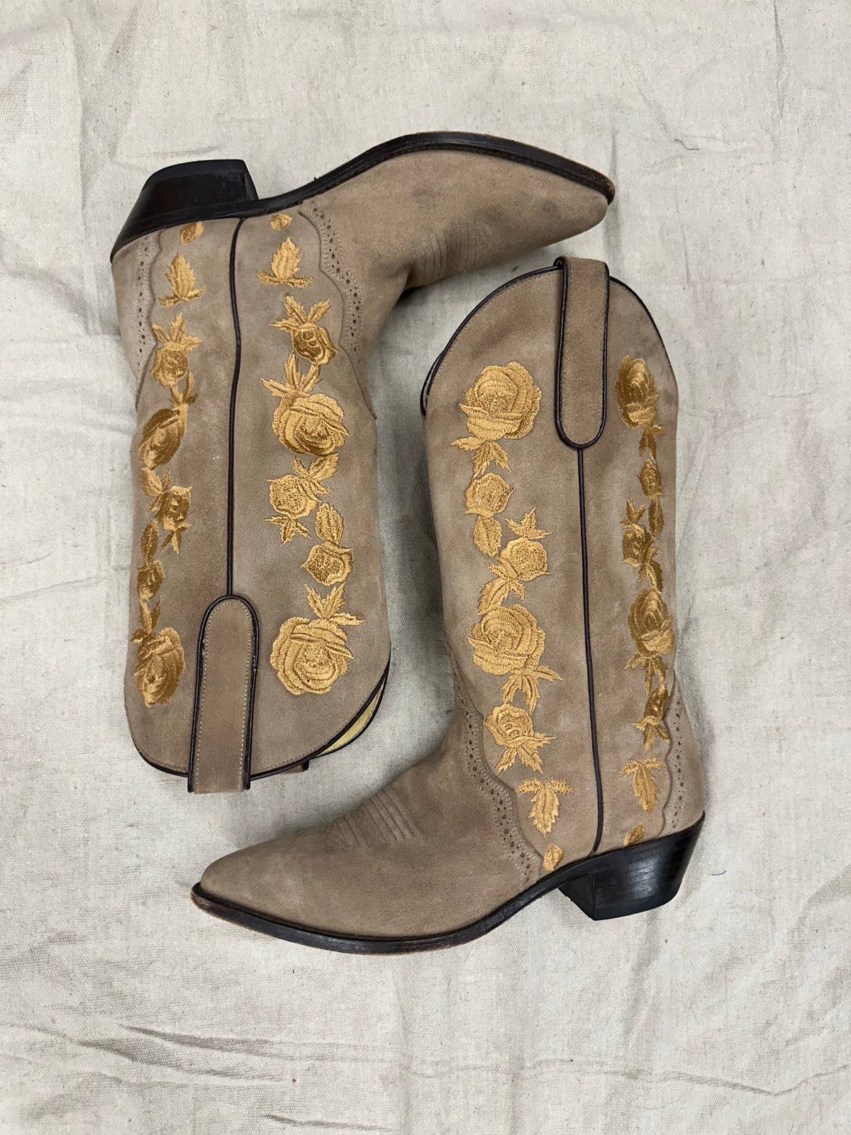 Vintage beige with gold detailing cowboy boots