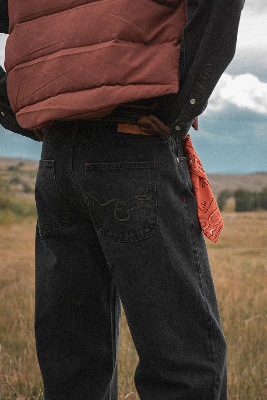 STRAIGHT LEG DENIM PANT - Washed Black