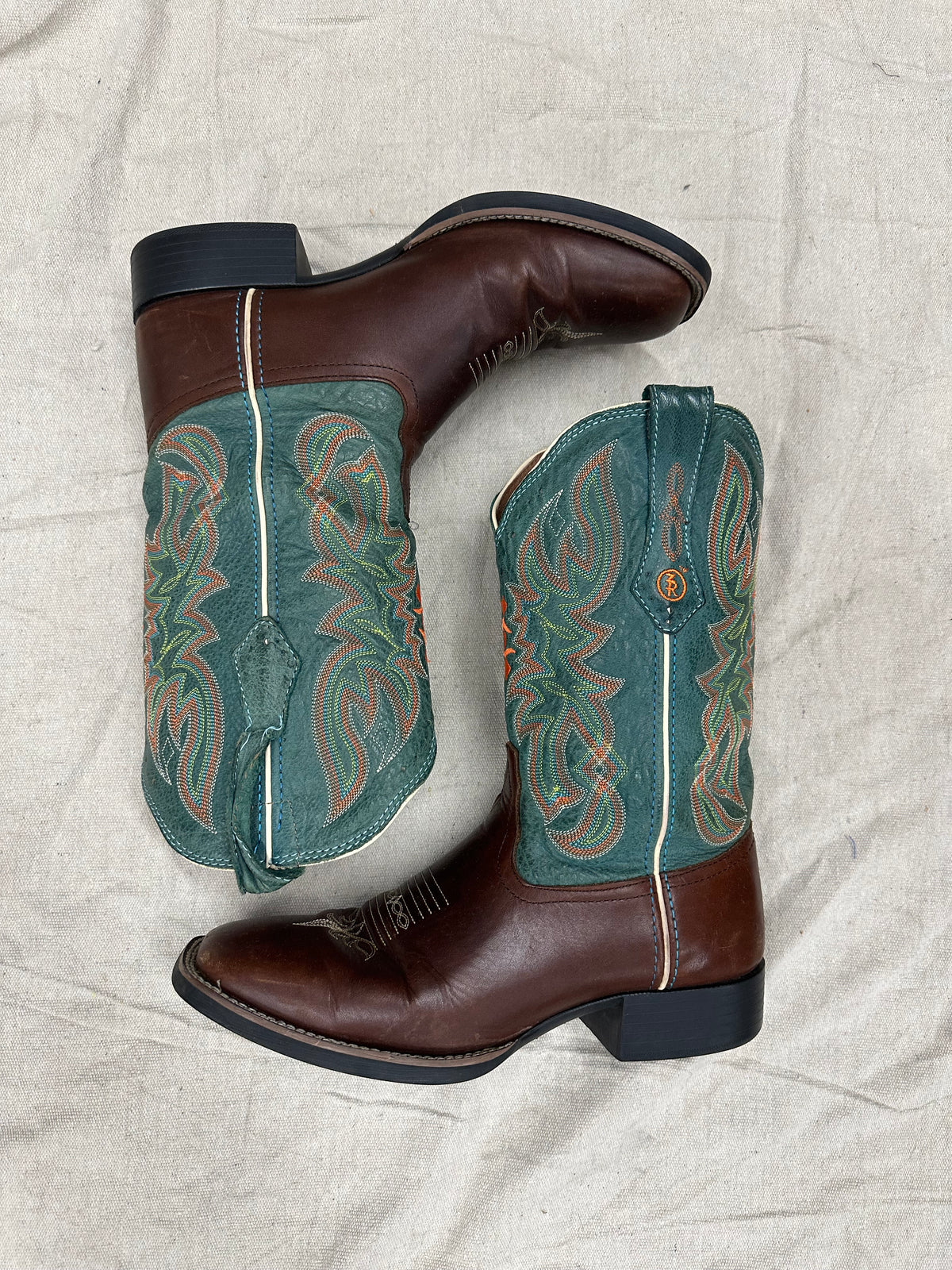 Vintage emerald green French toe cowboy boots