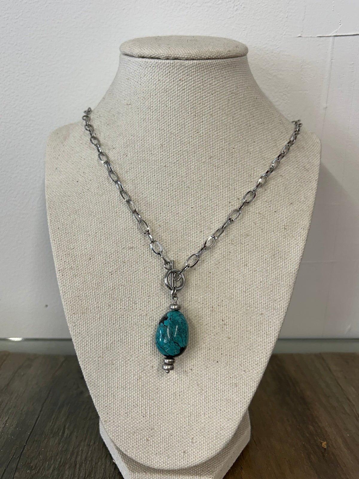 Front Claps Turquoise Necklace