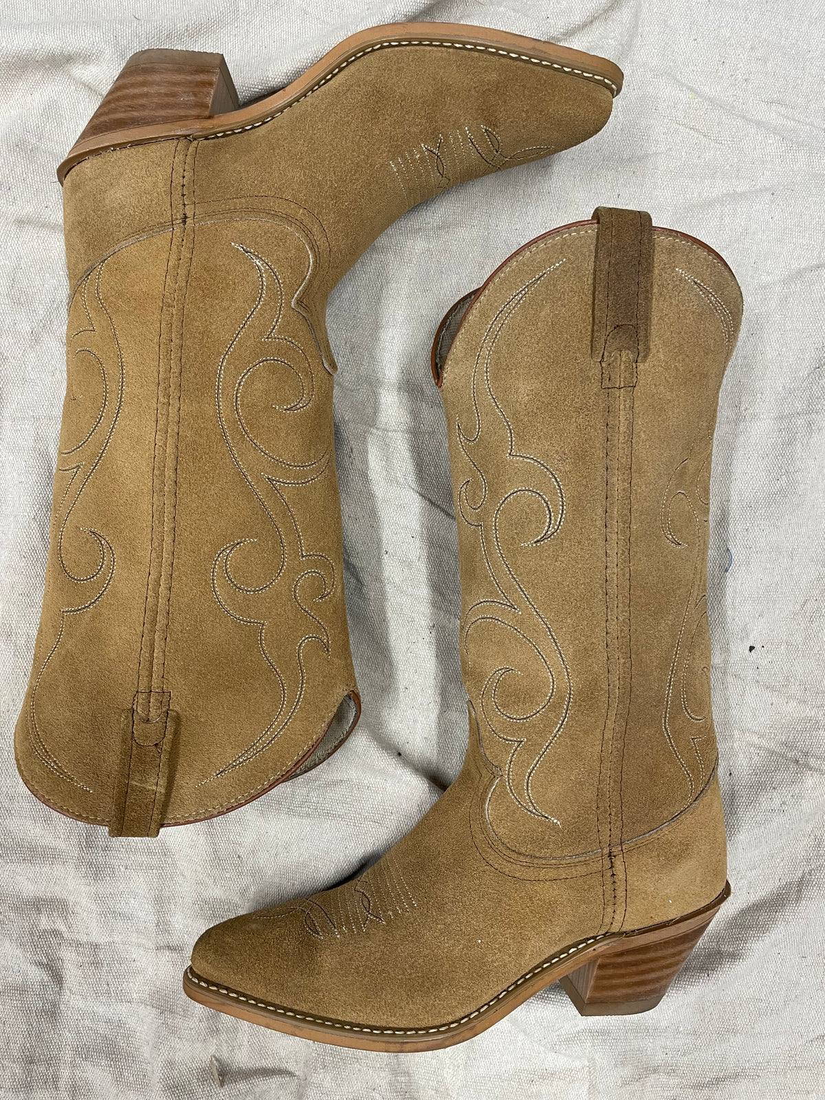 Vintage brown cowboy boots