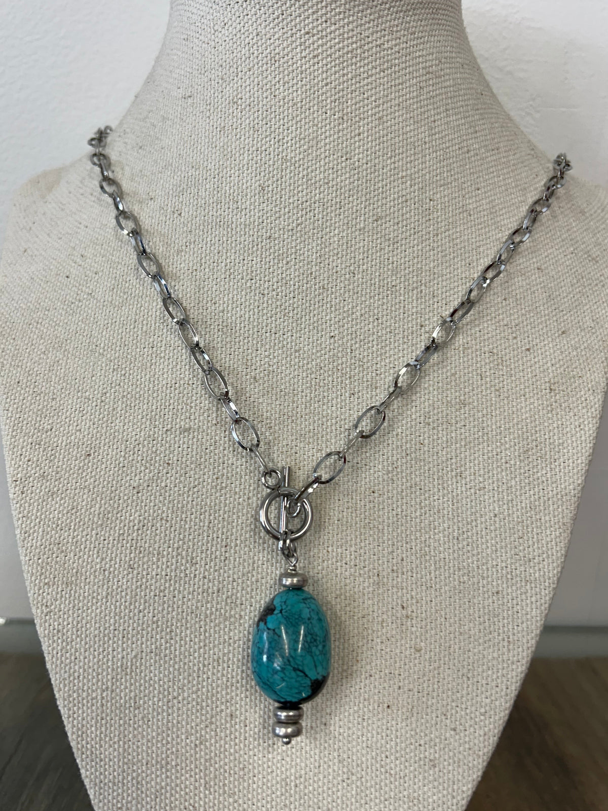 Front Claps Turquoise Necklace
