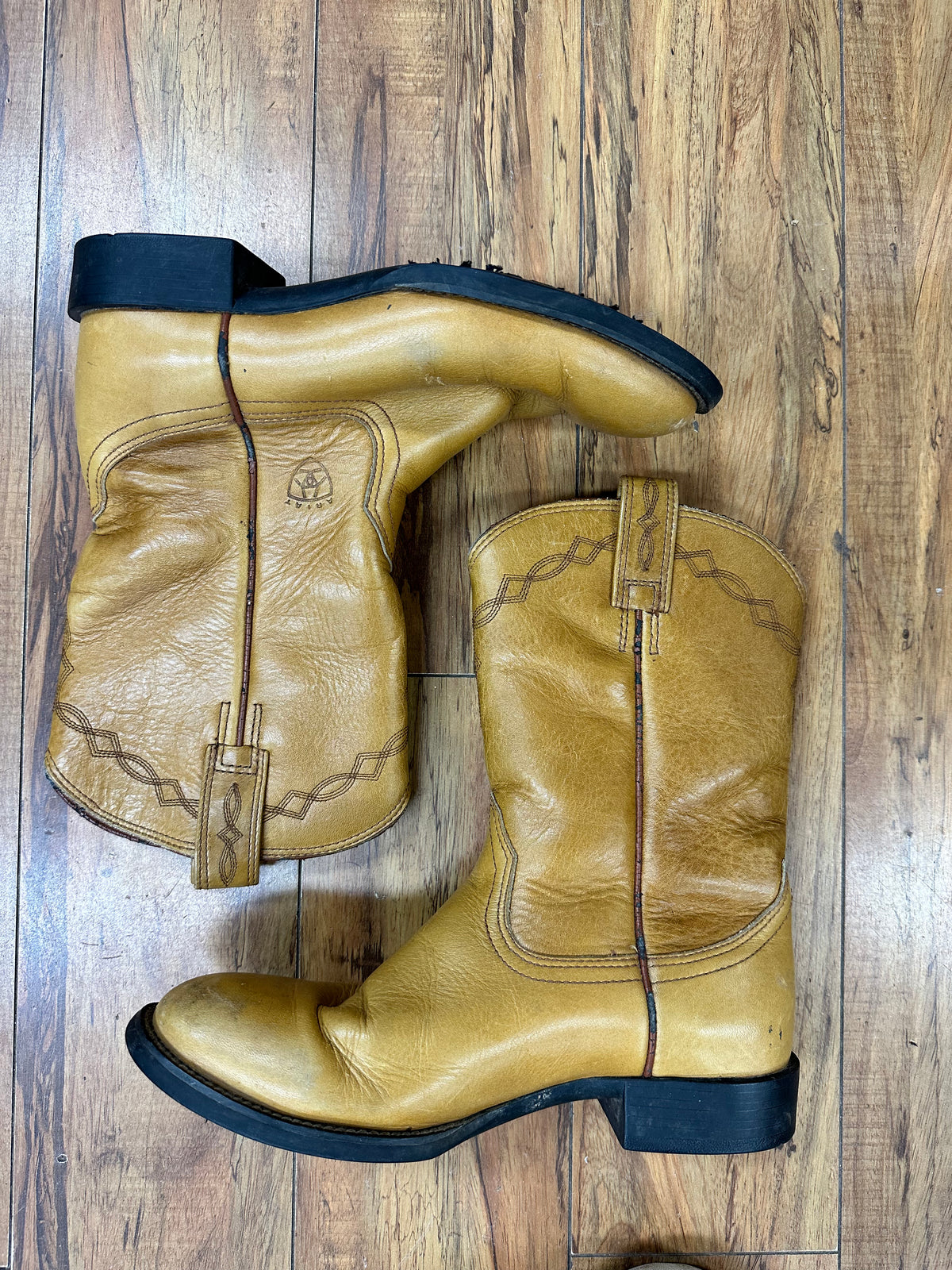 Vintage Tan Leather Round Toe Boots