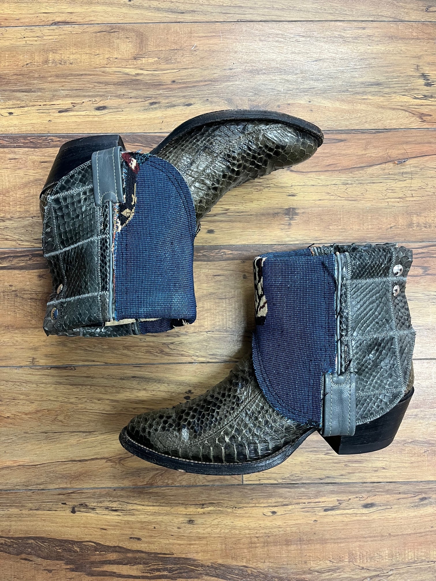 Blue snakeskin sales cowboy boots