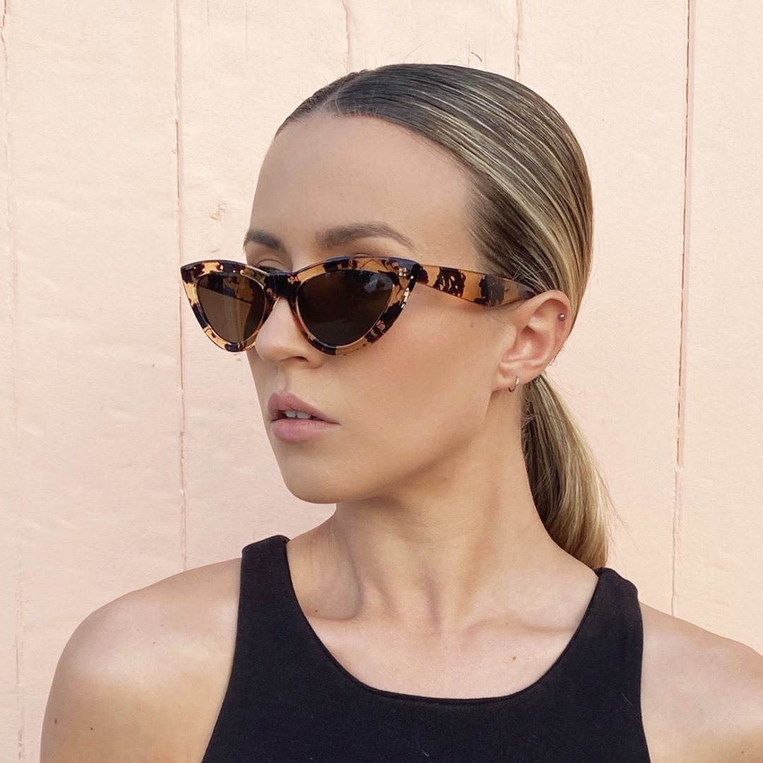 KISS KISS SUNNIES